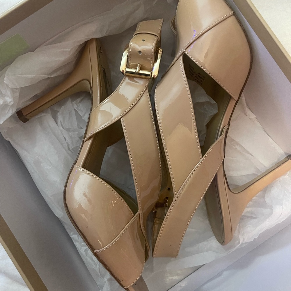 Micheal Kors nude heels